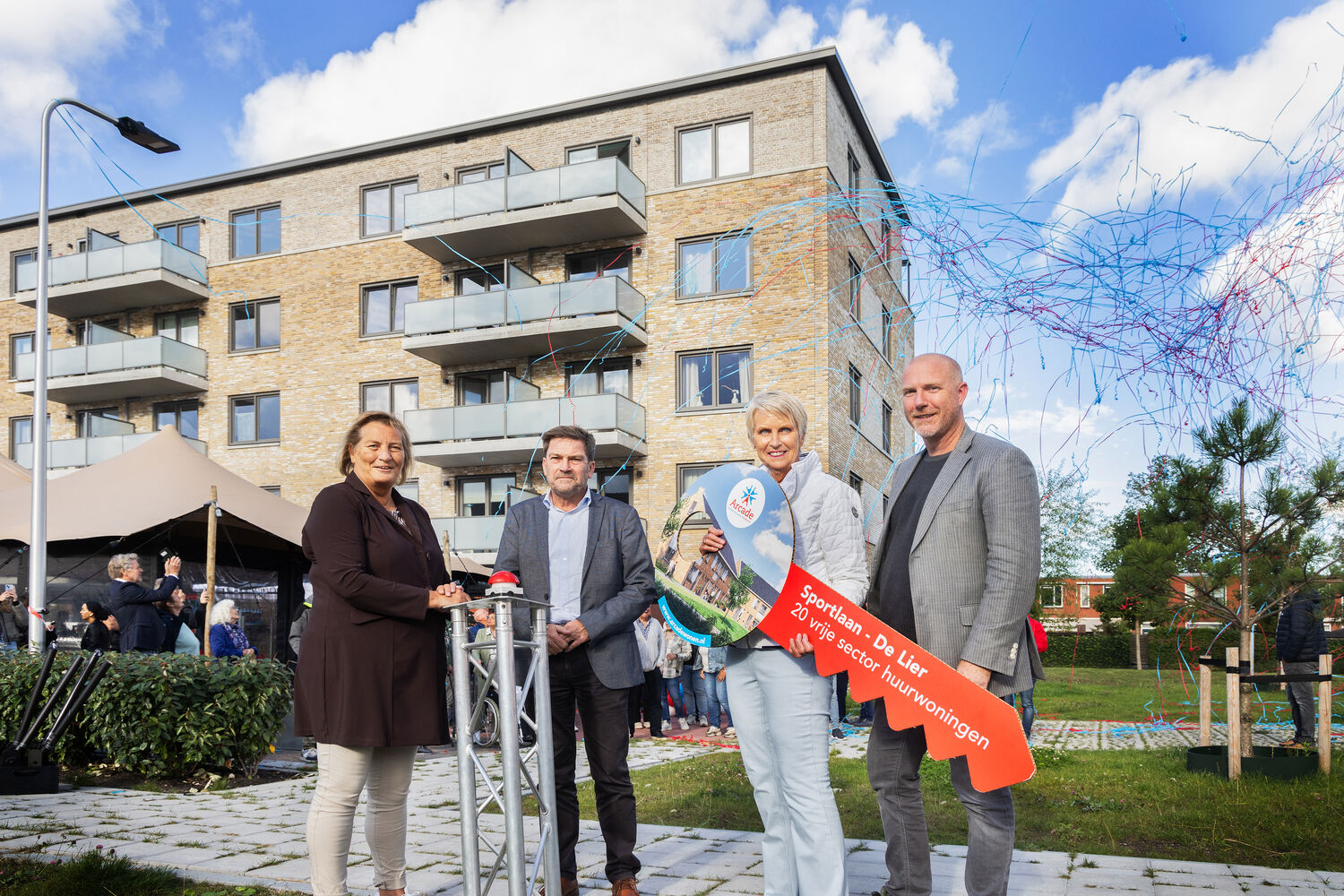 Feestelijke oplevering van de nieuwbouw aan de Sportlaan in De Lier.