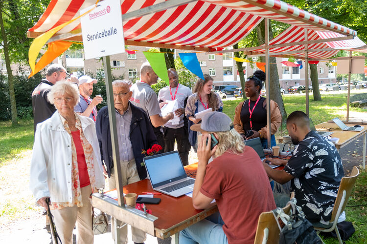 20230714 02 De servicebalie op de markt, waar bewoners met vragen en voor kleine klusjes terecht konden..jpg